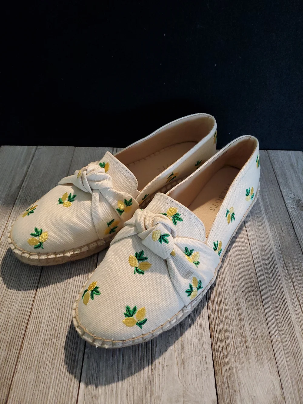 TALBOTS Women’s Cream Espadrille Flats with Yellow Lemon Embroidery Size 7M